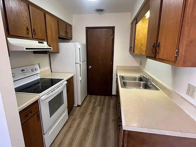 1624 Buttonwood Ct #I — Photo 5