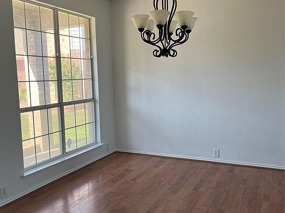 5th image of 7929 Park Ridge Dr