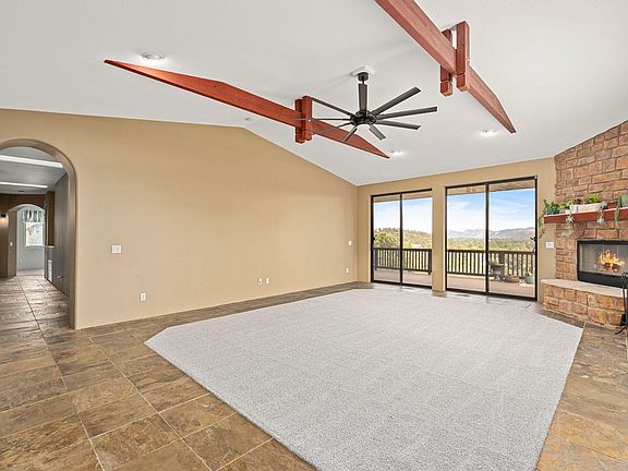 2nd image of 806 N Oak Point