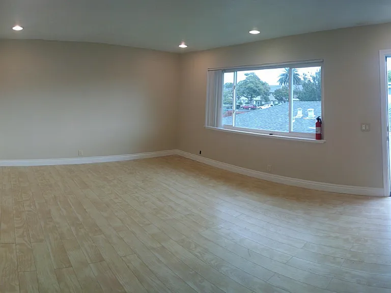 446 Roosevelt Ave #4 — Photo 4