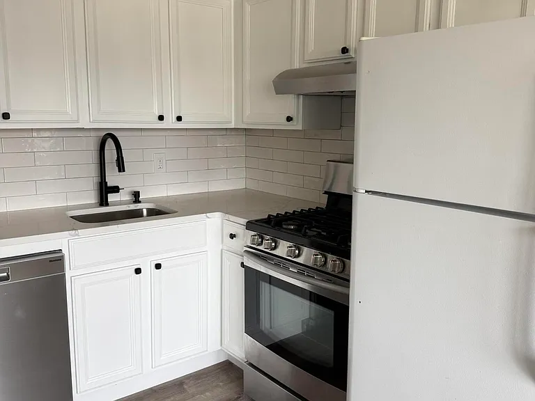 701 New York Ave #4 — Photo 4