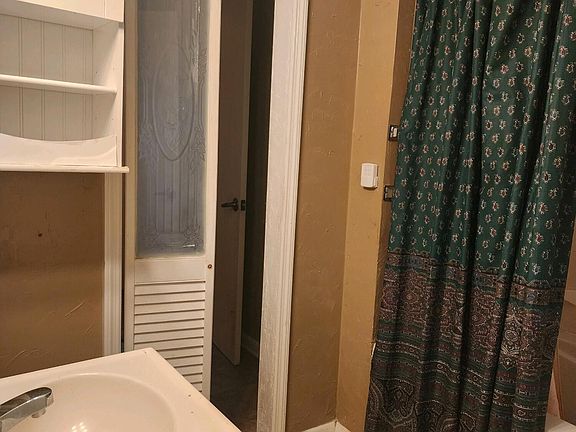 5th image of 115 Hall St