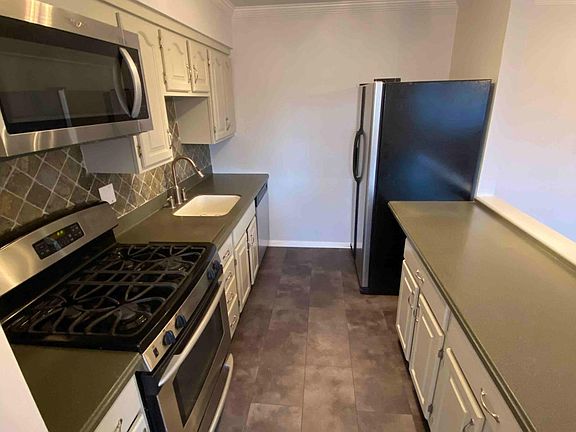 5th image of 300 Claremont Ave #5C