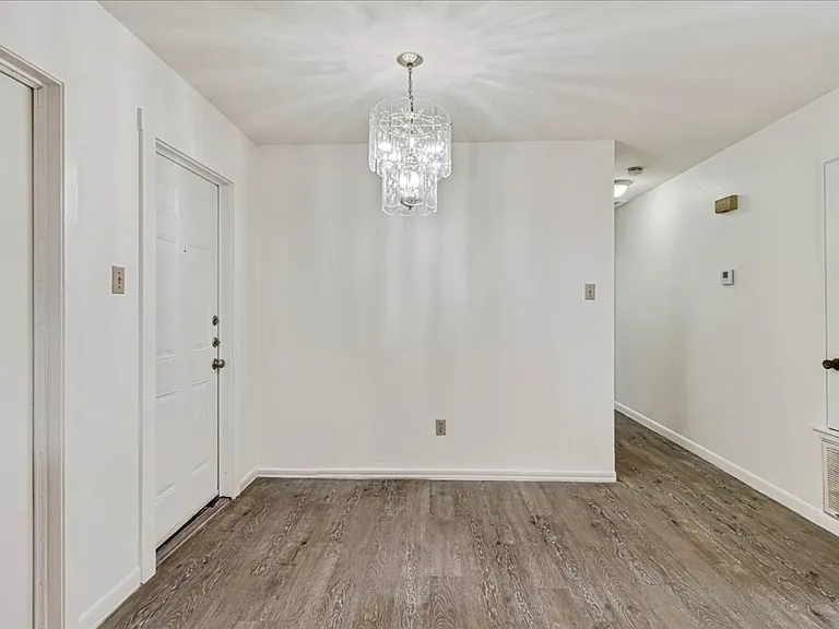 1622 La Joya St — Photo 14