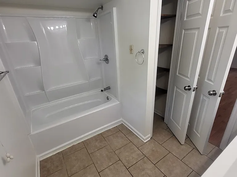 7001 Pauline Cir — Photo 28