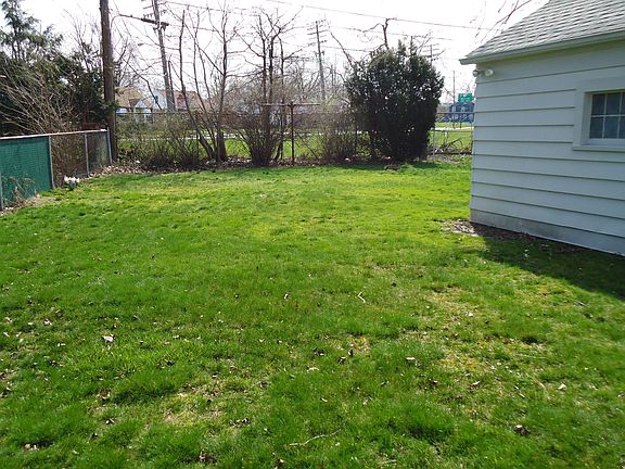 2nd image of 837 E 239th St