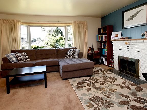 4th image of 332 NE Chambers Ct