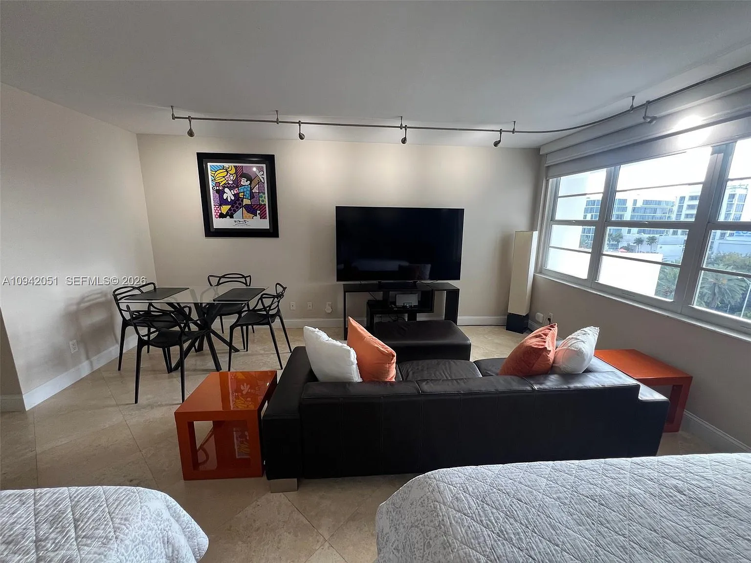 The Decoplage Condo — Photo 3