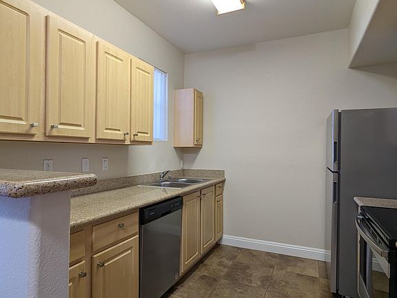 5th image of 8000 W Badura Ave #1100