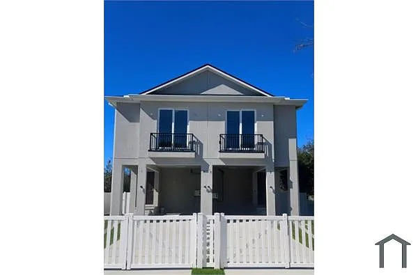Building Photo - 3602 Temple St #1