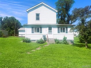 238 N Main St, Hillsboro, IL 62049