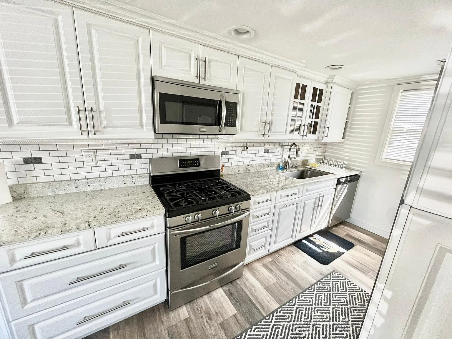 113 Carmel Dr — Photo 3