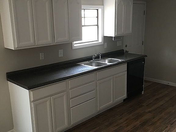 3rd image of 39 Dollie Cir