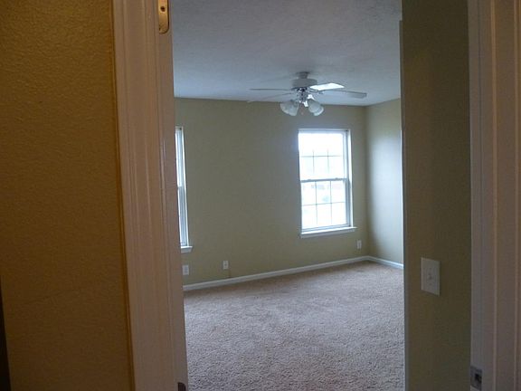 4th image of 123 Oak Valley Cir
