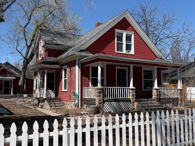 928 N Corona St — Photo 2