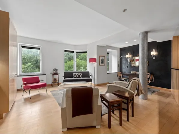 870 5th Avenue image 3 of 13