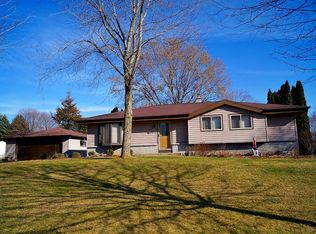 W234N6094 Tulip Ln, Sussex, WI 53089