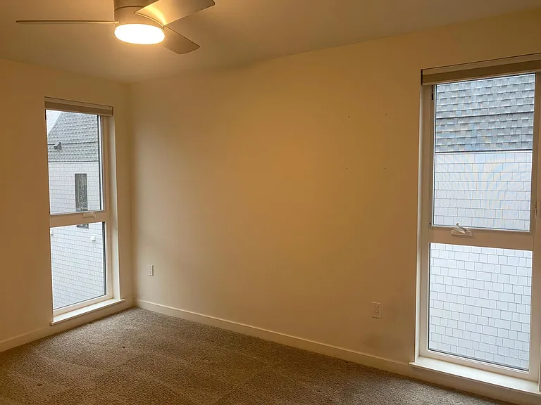 2000 SE Tacoma St #12 — Photo 10