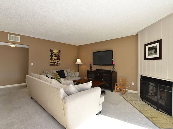 5th image of 450 W Vermont Ave Unit 106