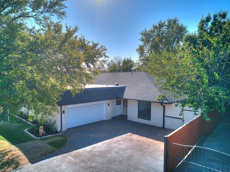 6313 Avalon Ln — Photo 5