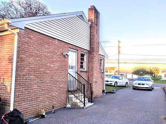 3rd image of 9906 Sharpsburg Pike