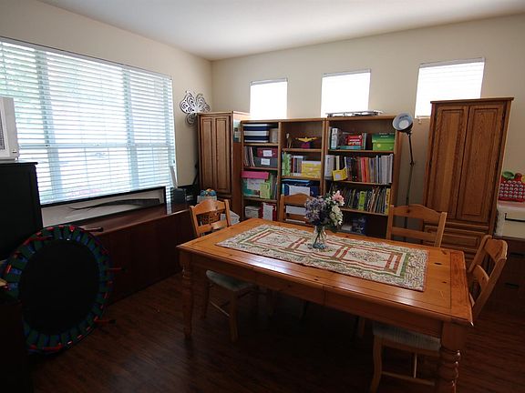 5th image of 157 Winslow Dr