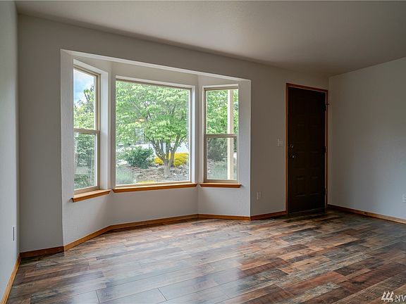 5th image of 515 Cedar Wood Ln