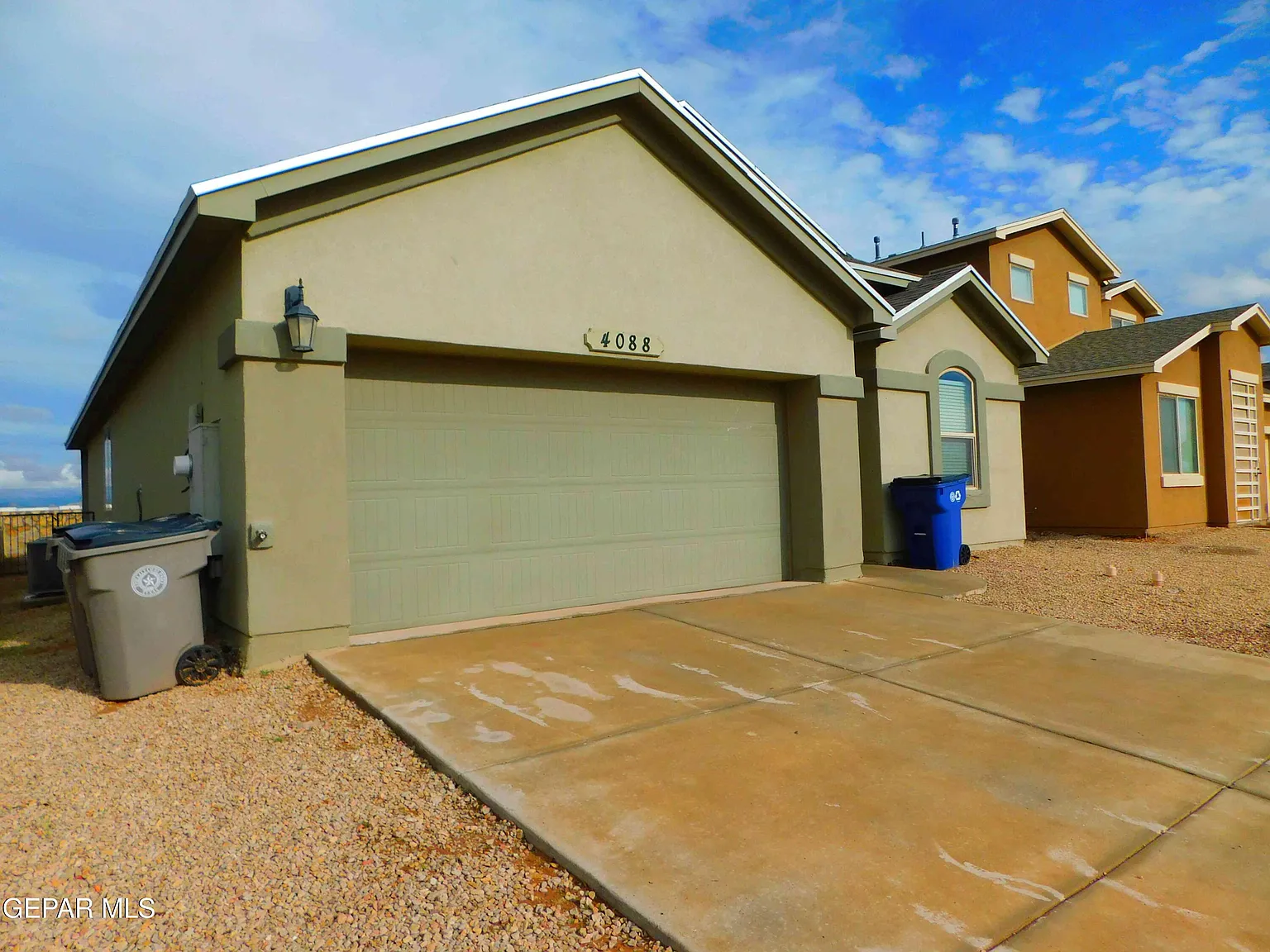 4 bed, 2.0 bath, 1582 sqft, $1,645 — Photo 2