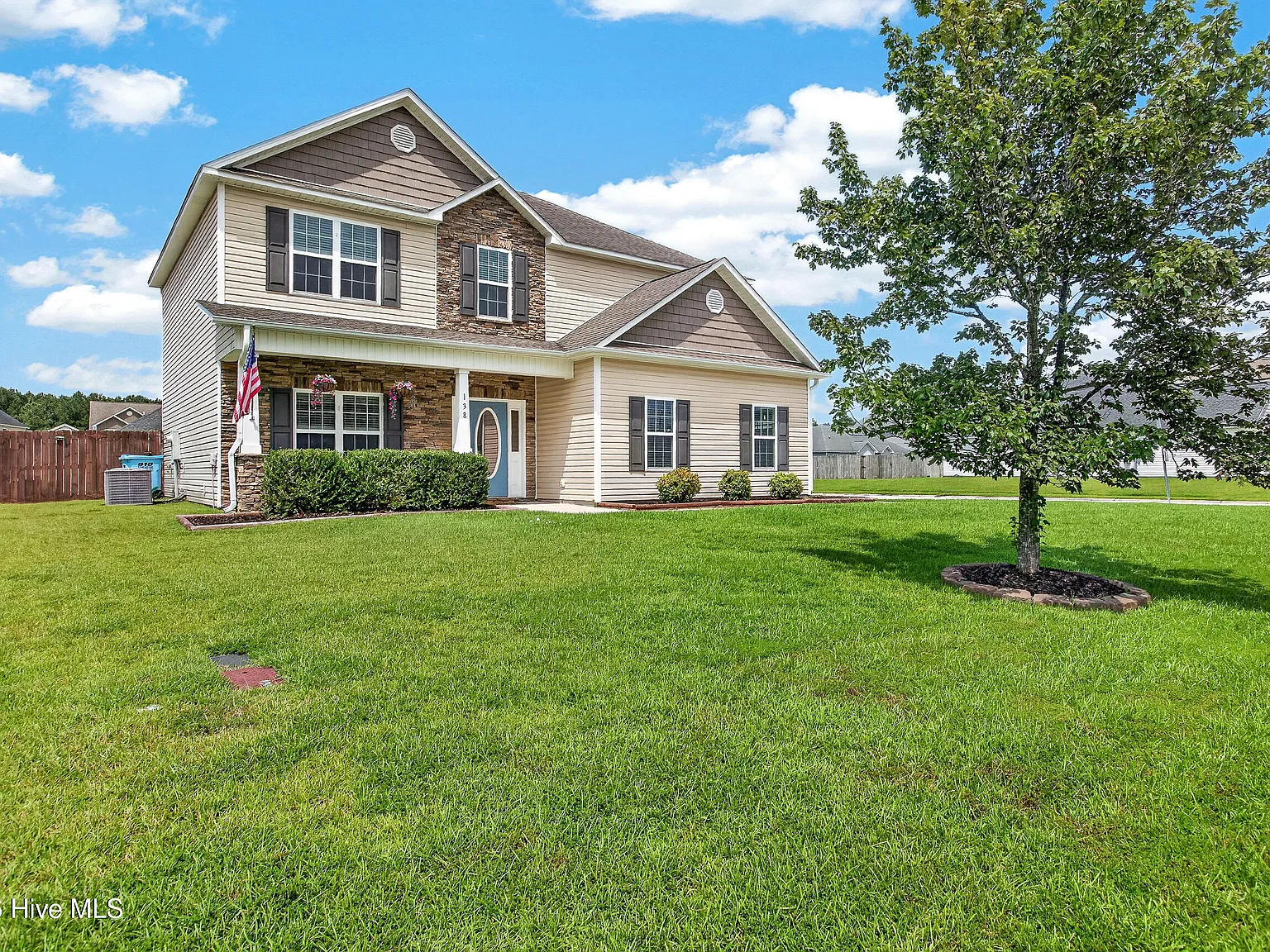 4 bed, 2.5 bath, $2,000 — Photo 3