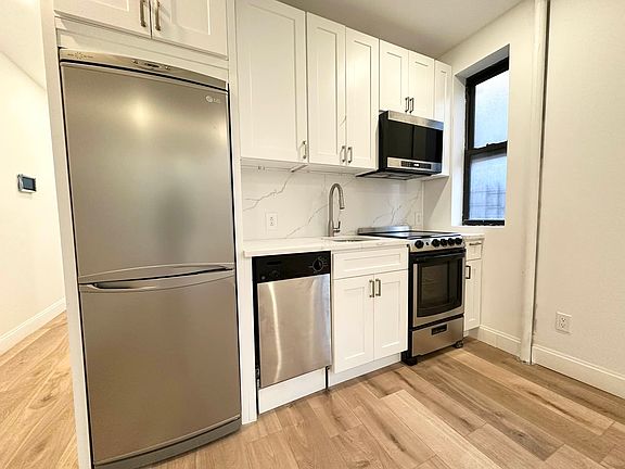 3rd image of 443 E 88th St APT 19