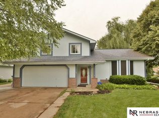 11911 Quail Dr, Bellevue, NE 68123