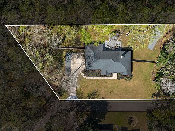 4th image of 322 Spruce Creek Dr