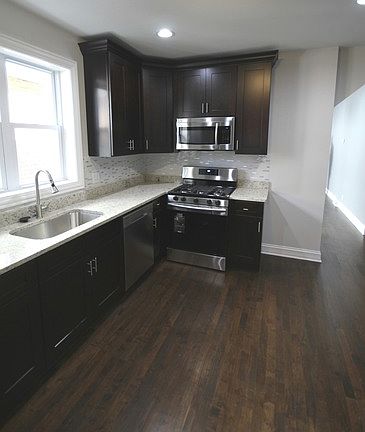3rd image of 9414 S Eberhart Ave