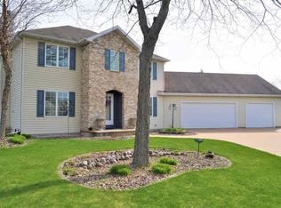1005 Purple Sage Ct, Menasha, WI 54952