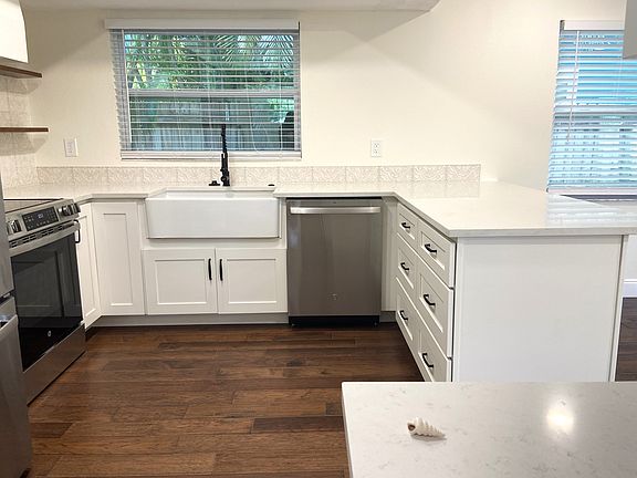 2nd image of 3433 Old Oak Dr