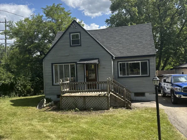 1111 Idlewild Dr, Round Lake Beach, IL 60073