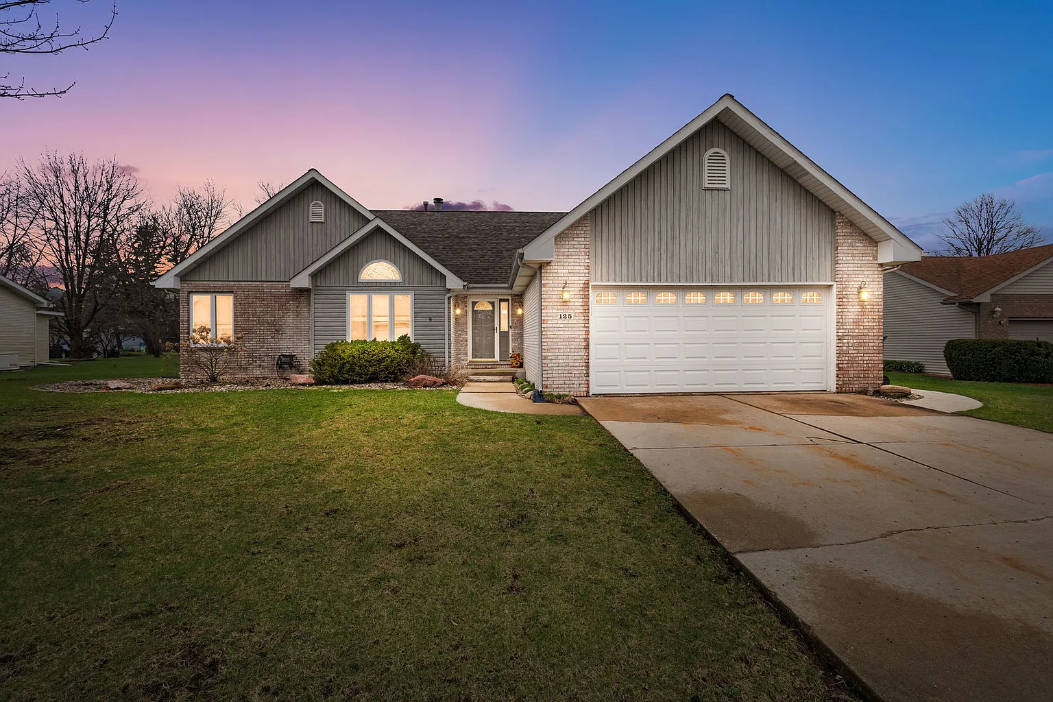 125 N Hamilton Dr photo 1