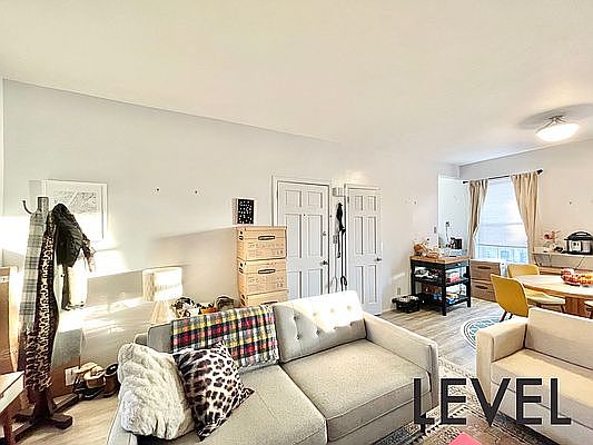 4th image of 278 Carroll St #B