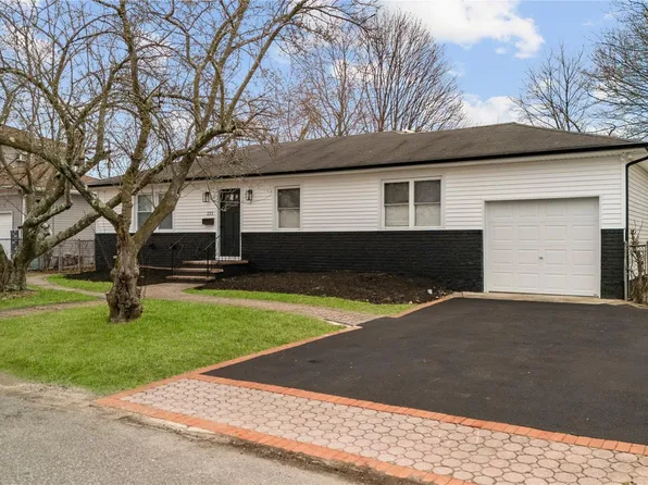 222 Silver Street, West Babylon, NY 11704