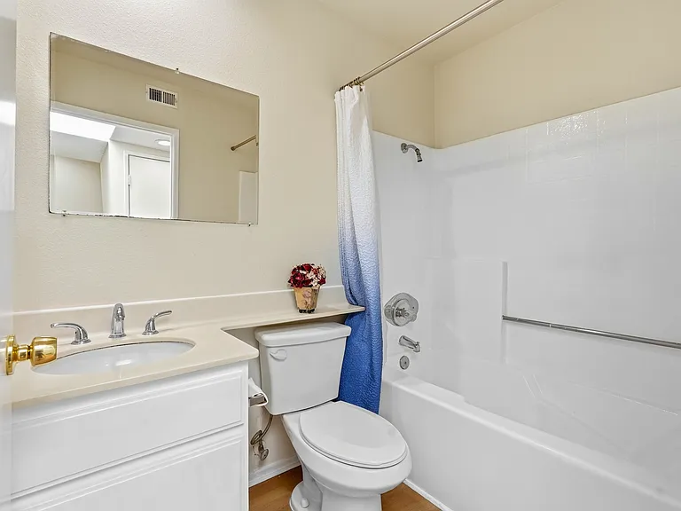 13901 Olive View Ln — Photo 24