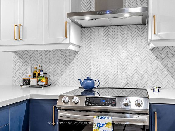 4th image of 66 Portland St #Penthouse 806