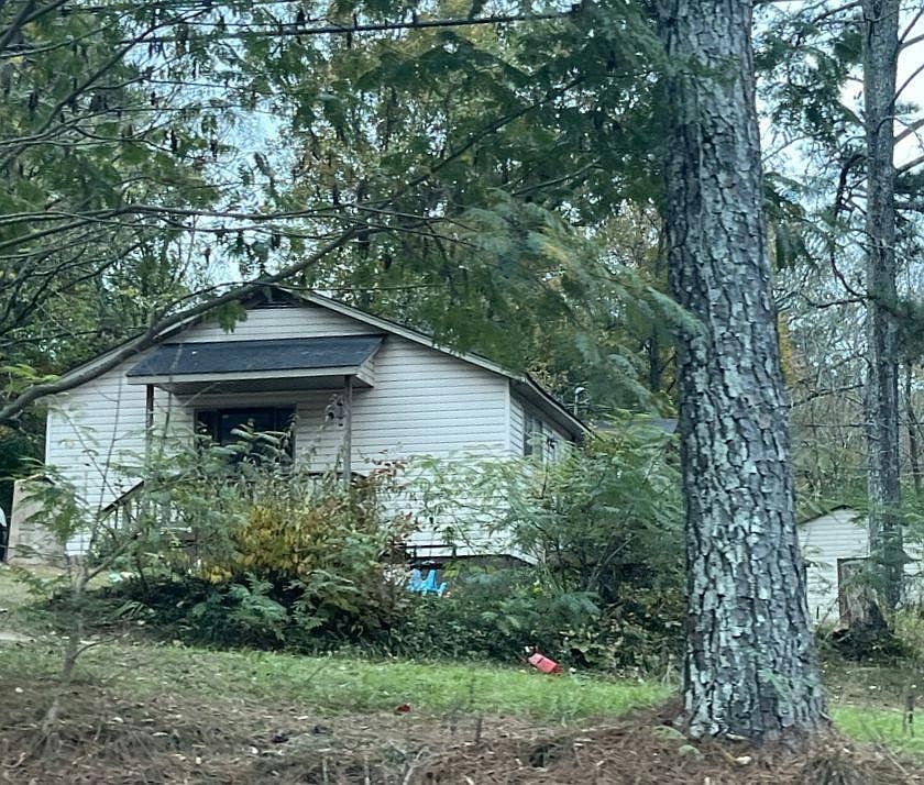 1st image of 3240 Skyline Dr