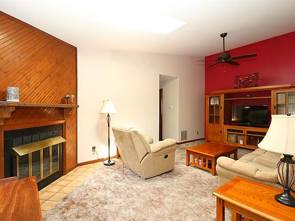 4th image of 2045 Woodtrail Dr APT 35