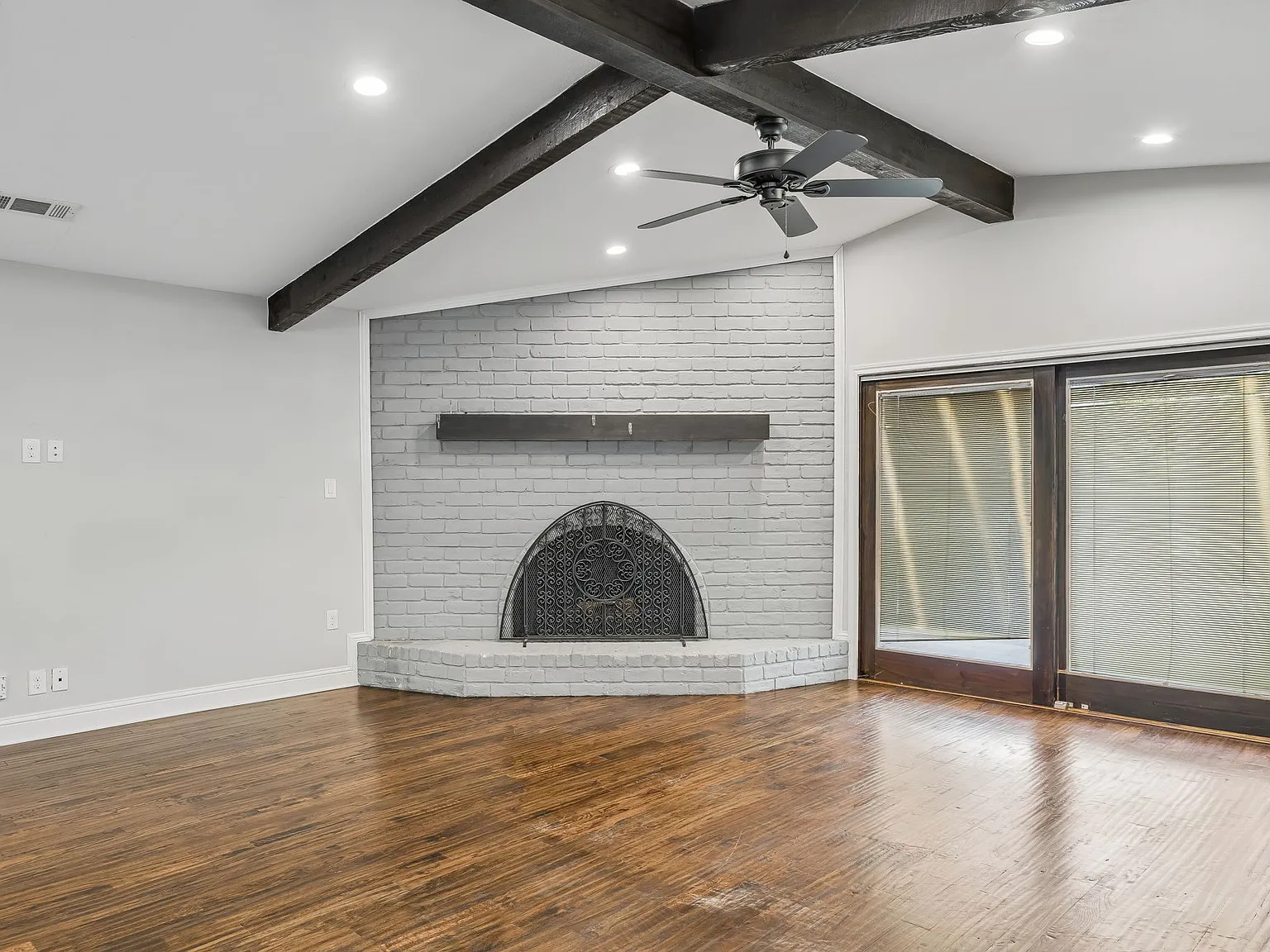 4 bed, 2641 sqft, $3,995 — Photo 3