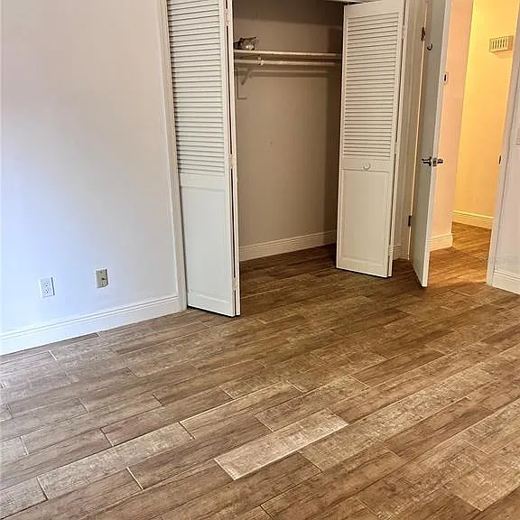 1829 SW 35th Ave — Photo 2