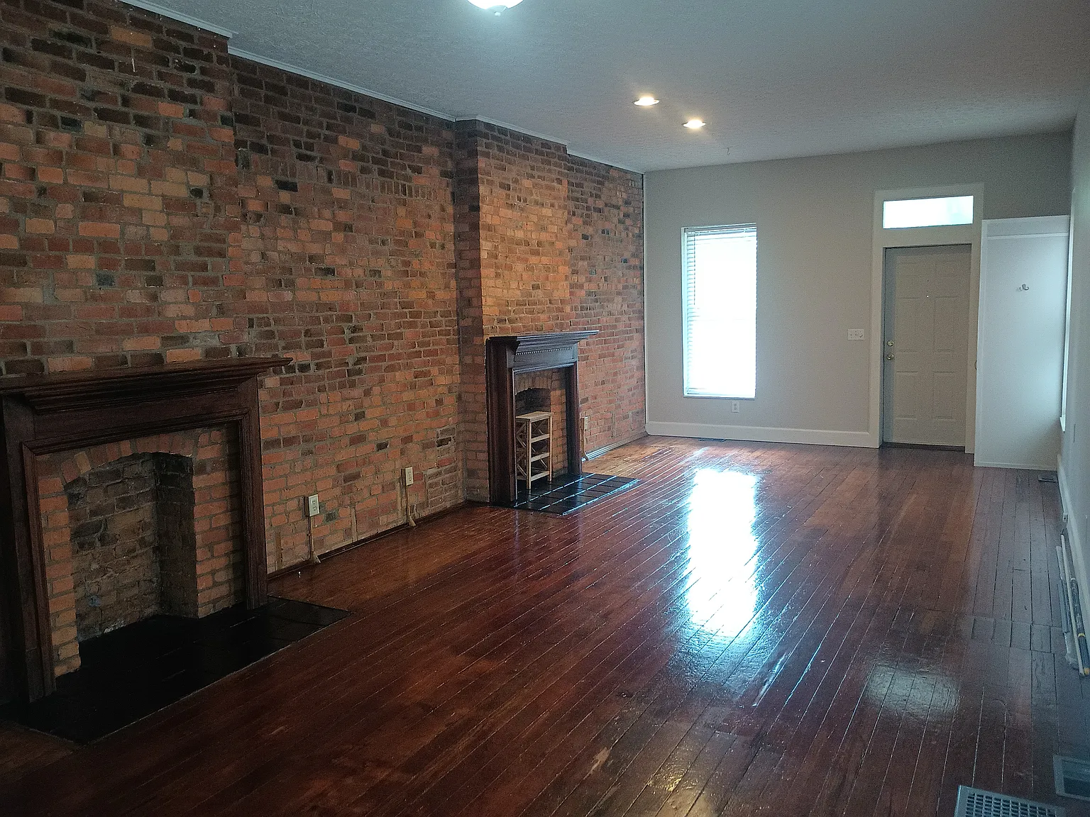 2 bed, 2.5 bath, 1950 sqft, $2,450 — Photo 2