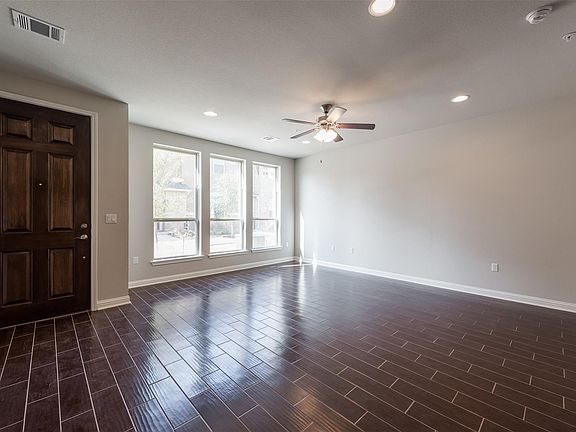 4th image of 13800 Lyndhurst St Unit 153