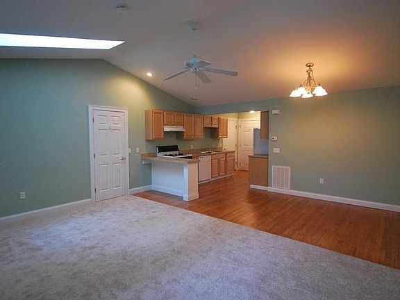 3rd image of 27 W Farms Rd APT B