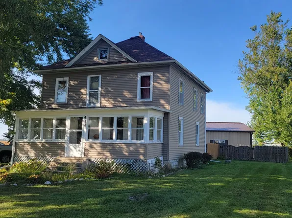 412 N 1st St, Ashton, IL 61006