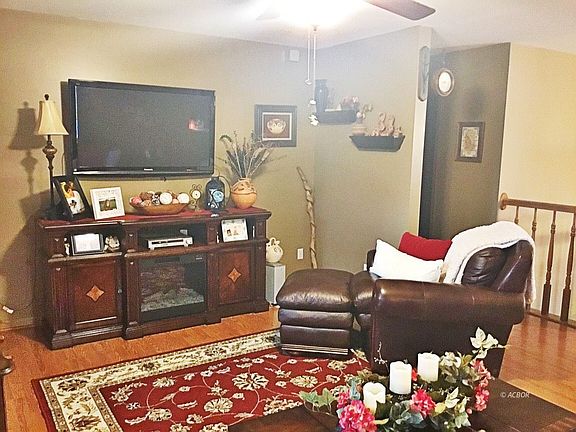 5th image of 21 Hillview Dr
